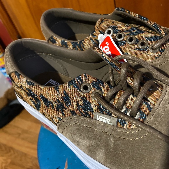 Vans - Picture 4 of 5